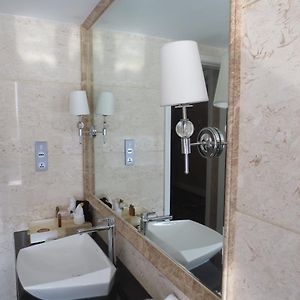 Deluxe Twin Room City View